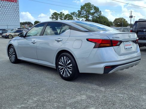 Used 2024 Nissan Altima 2.5 SV FWD image 3