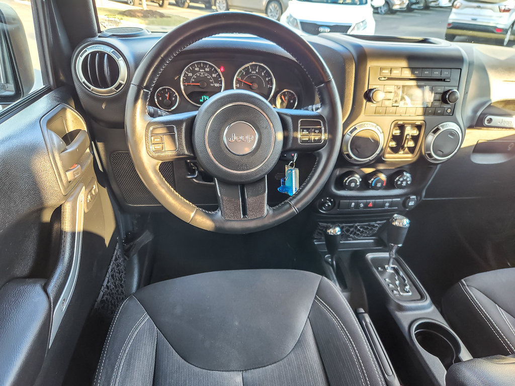 Used 2018 Jeep Wrangler Unlimited Sahara AWD/4WD image 10