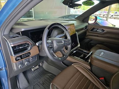Certified 2025 GMC Yukon Denali Ultimate AWD/4WD image 11