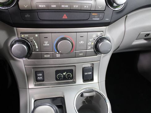 Used 2012 Toyota Highlander SE image 33
