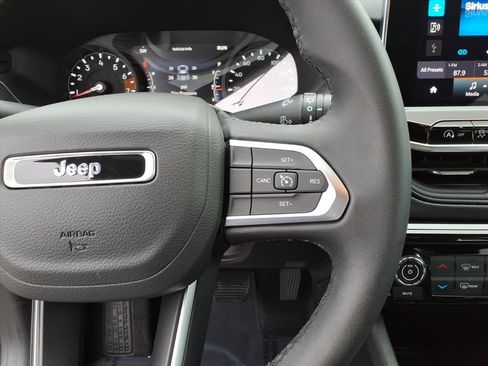 Used 2025 Jeep Compass Latitude w/ Altitude Special Edition image 21