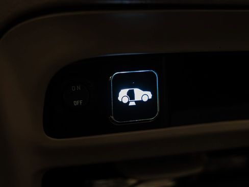 Used 2021 Chrysler Pacifica Touring-L FWD image 14