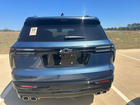 Used 2025 Chevrolet Traverse RS w/ LPO, Floor Liner Package image 9