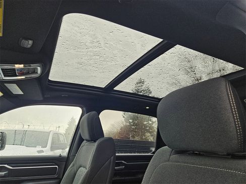 New 2026 RAM 1500 4x4 Crew Cab image 32