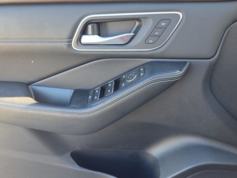 Used 2023 Nissan Rogue Platinum w/ Platinum Premium Package AWD/4WD image 30