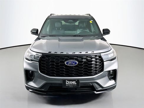 Used 2025 Ford Explorer ST-Line w/ ST-Line Street Pack image 2
