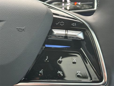 New 2026 Cadillac Optiq Luxury 2 image 33