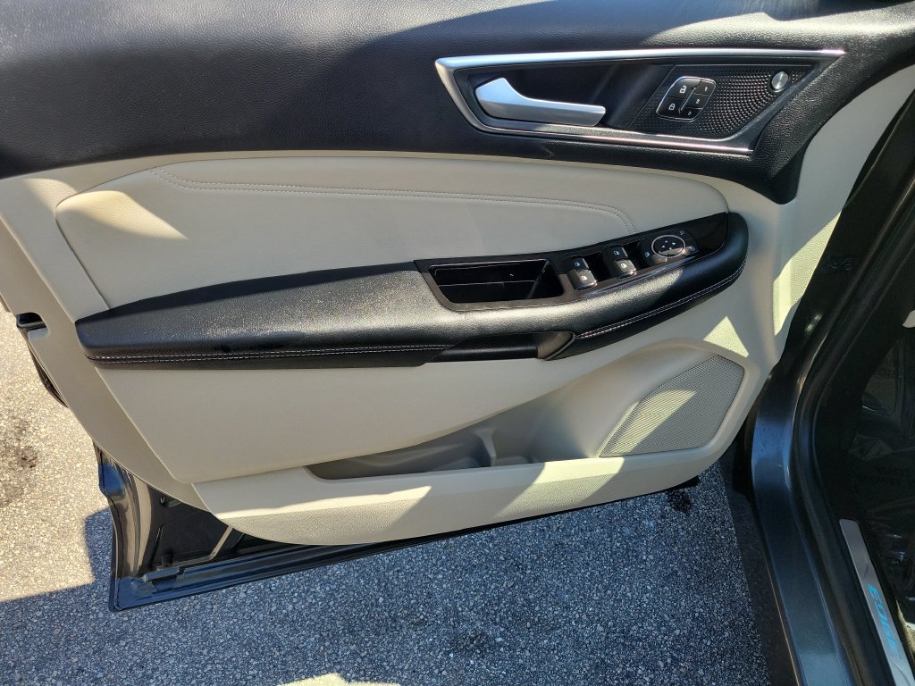 Used 2020 Ford Edge Titanium FWD image 20