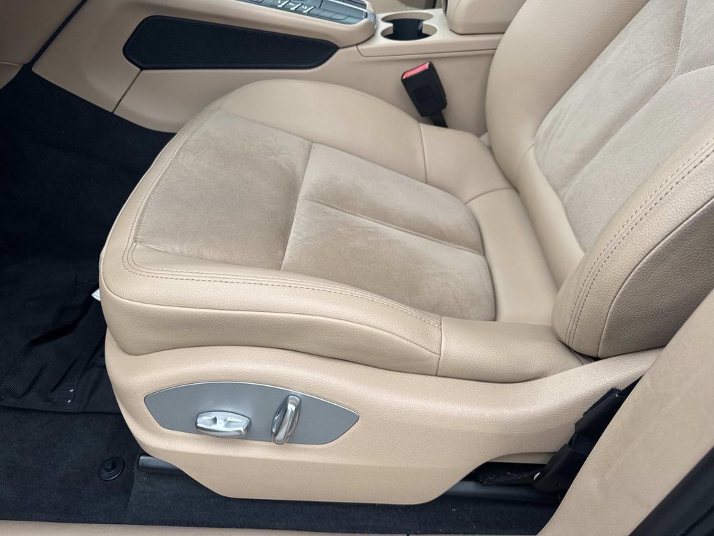 Used 2020 Porsche Macan AWD/4WD image 19