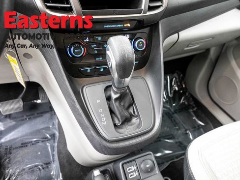 Used 2022 Ford Transit Connect XLT FWD image 12