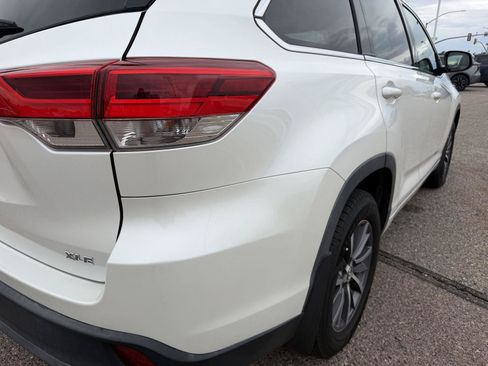 Used 2017 Toyota Highlander XLE FWD image 12