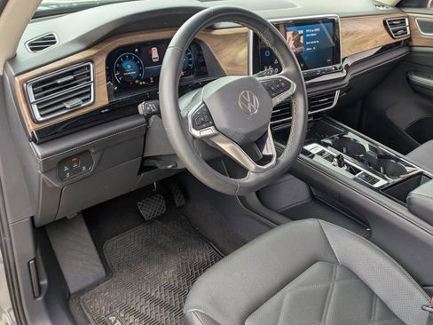 Used 2024 Volkswagen Atlas SE FWD image 9