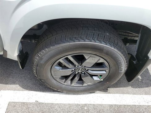 New 2025 Nissan Frontier SV w/ SV Convenience Package image 5