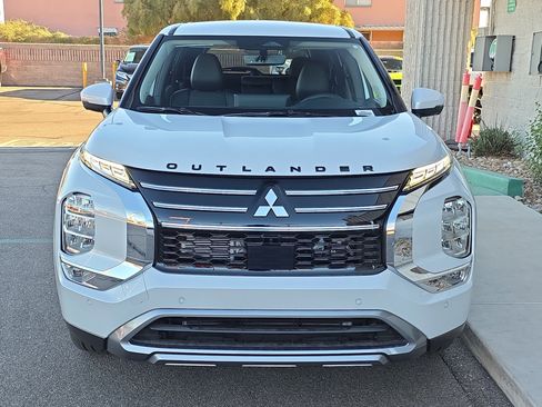 New 2026 Mitsubishi Outlander SE image 2
