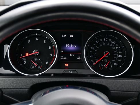 Used 2018 Volkswagen GTI SE FWD image 24