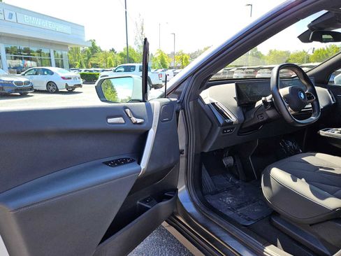 Used 2025 BMW iX xDrive50 image 23