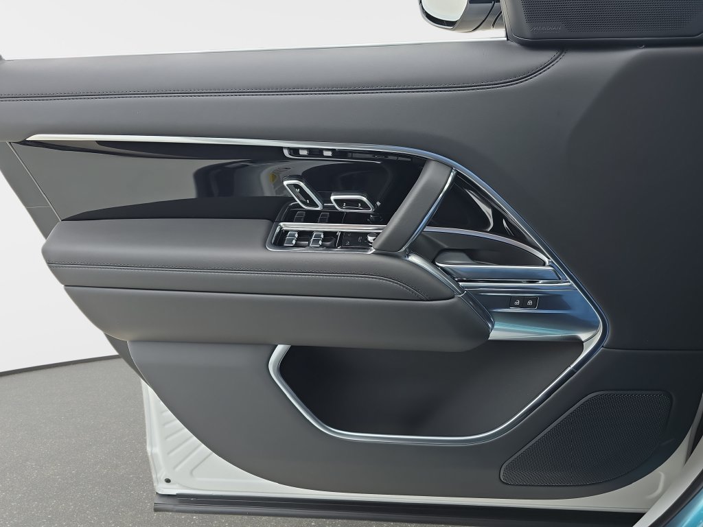 New 2025 Land Rover Range Rover SE AWD/4WD image 28