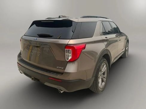 Used 2021 Ford Explorer XLT w/ Equipment Group 202A AWD/4WD image 7