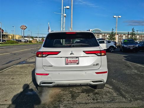 Used 2023 Mitsubishi Outlander SEL image 6