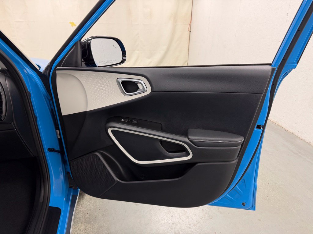 Used 2023 Kia Soul GT-Line FWD image 9