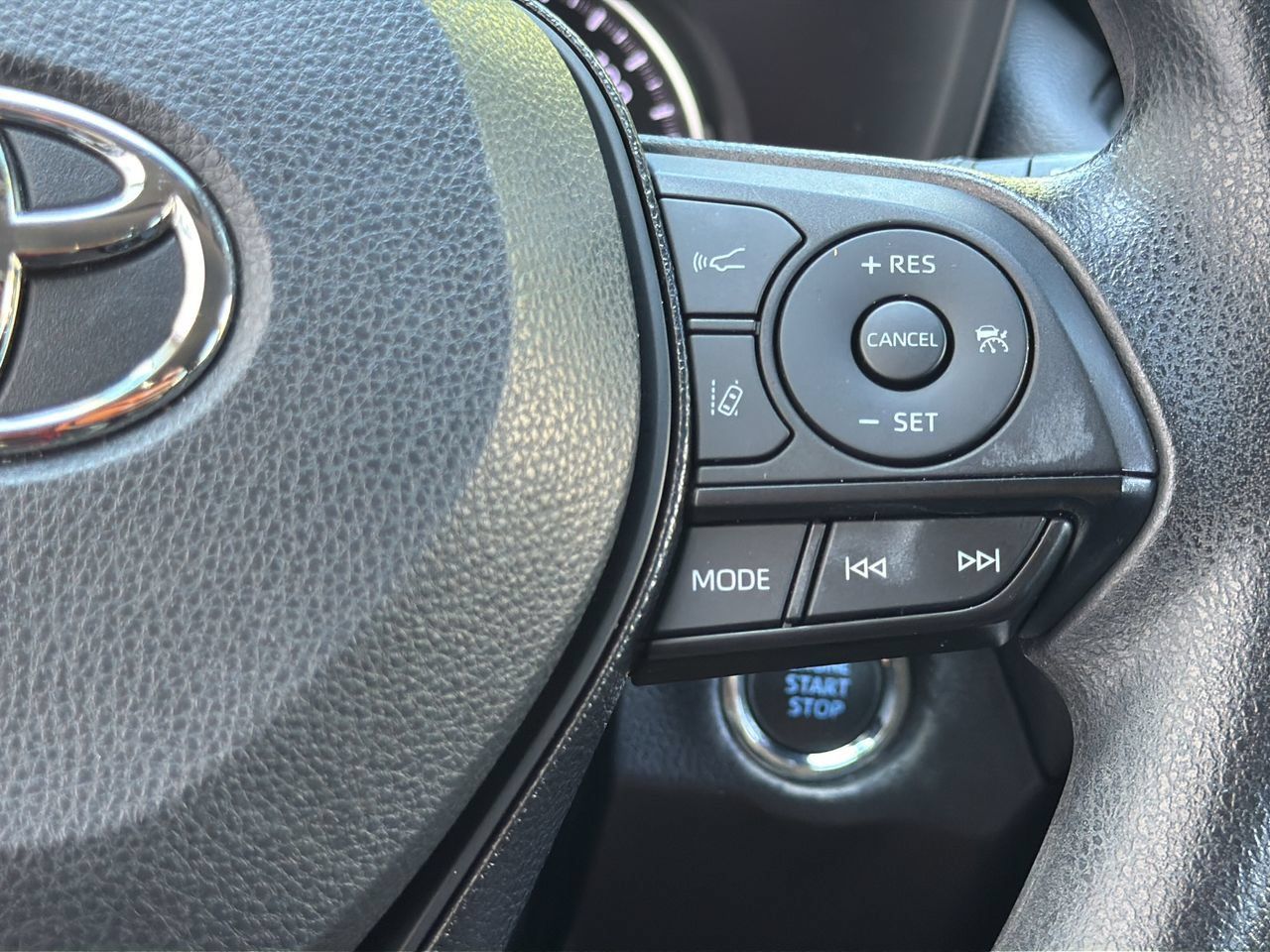 Used 2021 Toyota RAV4 XLE FWD image 22