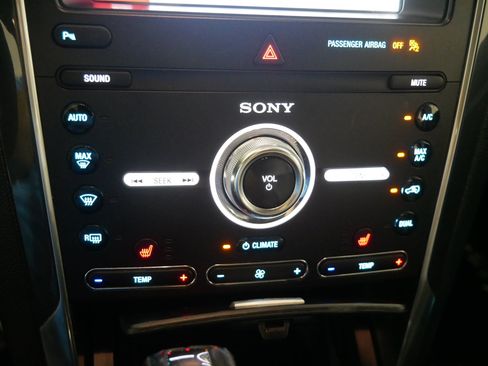 Used 2019 Ford Explorer Sport w/ Ford Safe & Smart Package AWD/4WD image 23