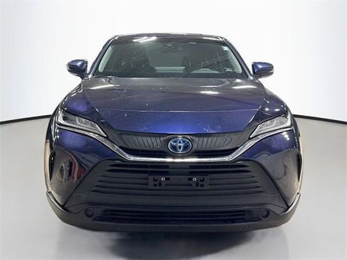 Used 2023 Toyota Venza LE image 3