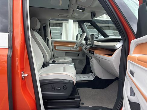 Used 2025 Volkswagen ID. Buzz 1st Edition image 21