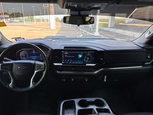 Used 2023 Chevrolet Silverado 1500 LT Trail Boss w/ LPO, Dark Essentials Package AWD/4WD image 10