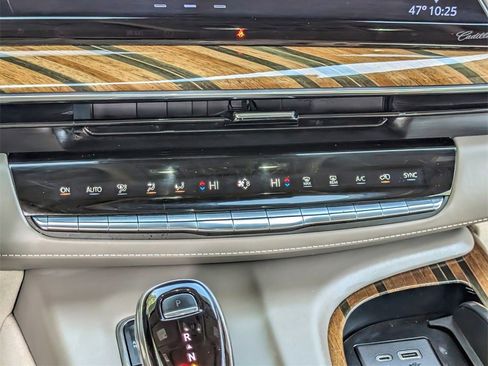 Certified 2022 Cadillac Escalade Premium Luxury Platinum image 28