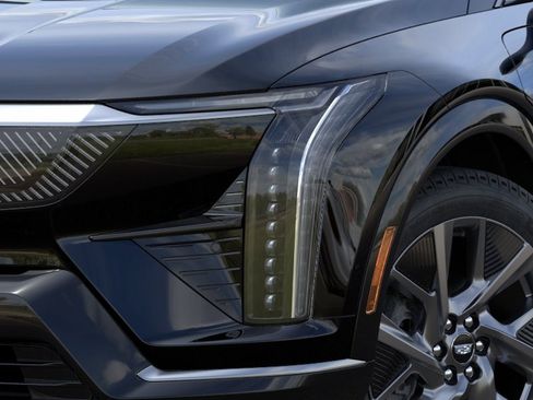 New 2026 Cadillac Optiq Luxury 2 image 34