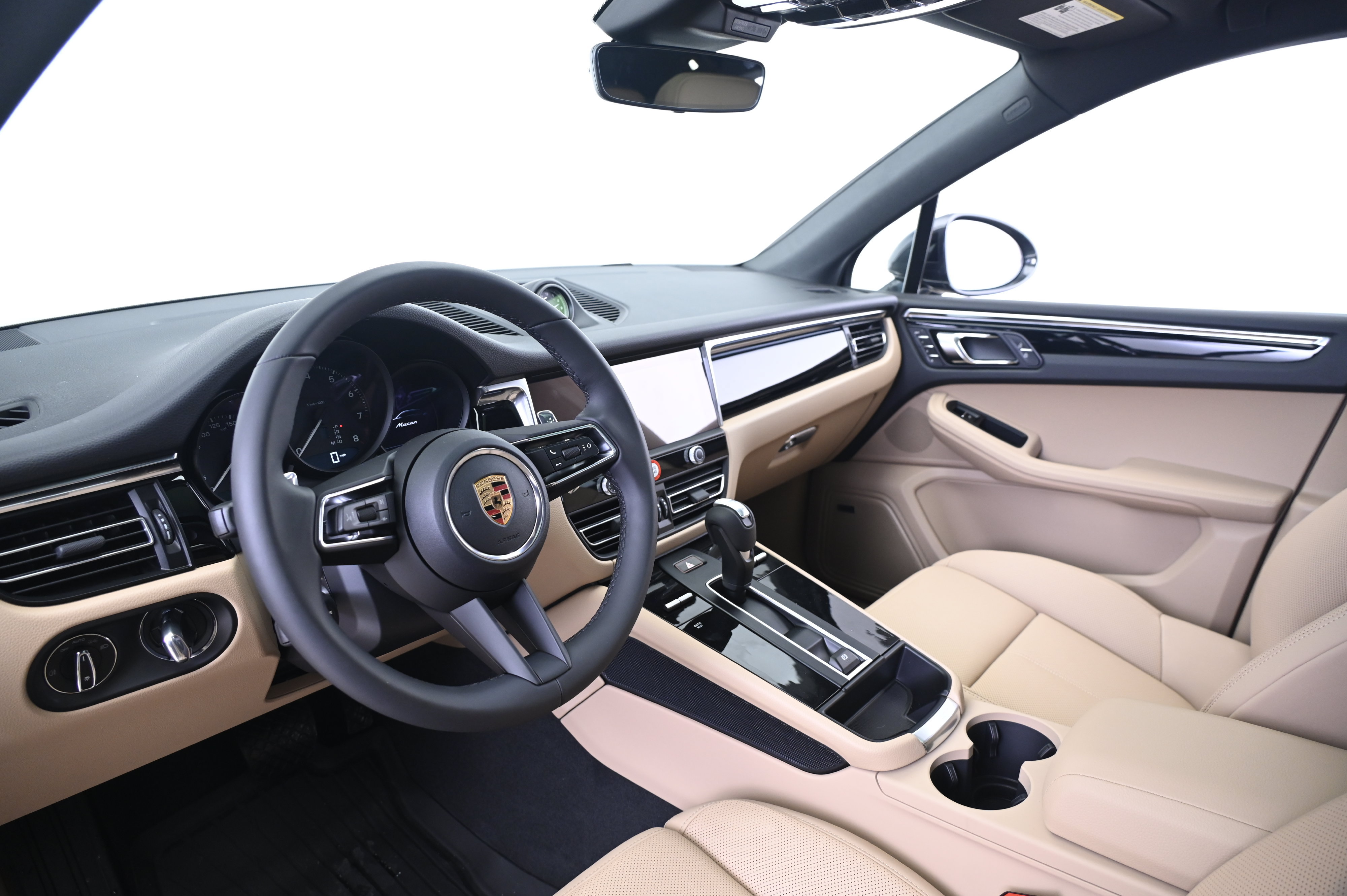 Certified 2026 Porsche Macan AWD/4WD image 28