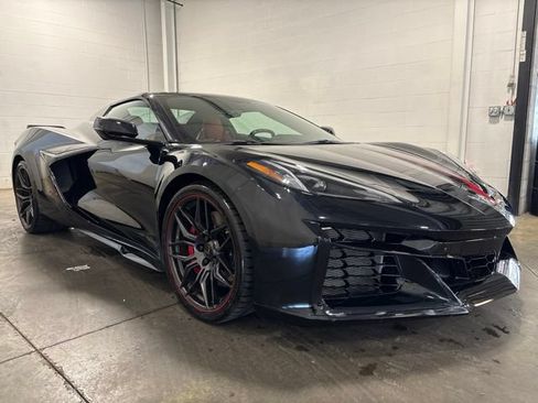 Used 2023 Chevrolet Corvette Z06 w/ Chrome Exterior Badge Package RWD image 3