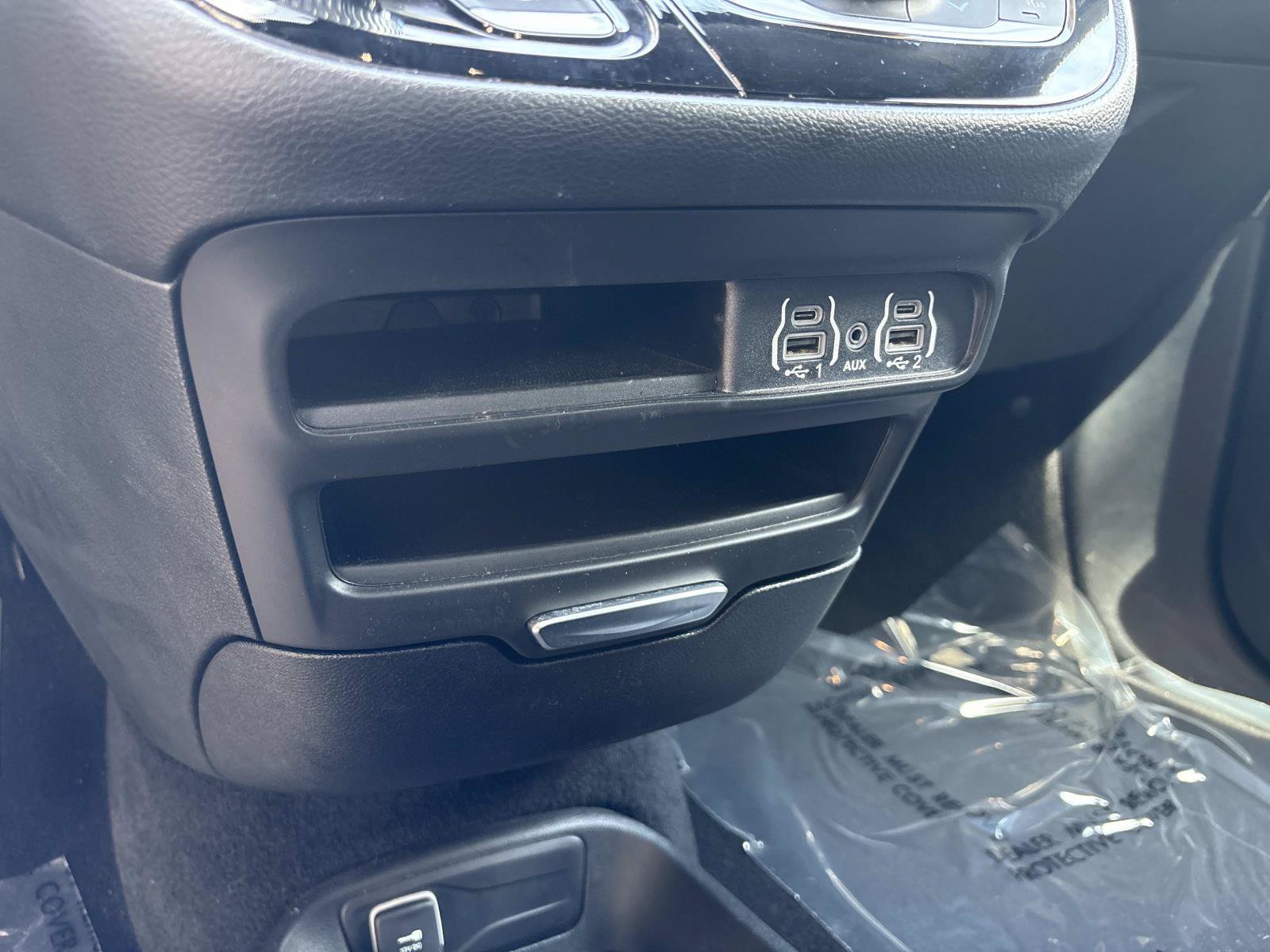 Certified 2025 Chrysler Pacifica Select FWD image 26