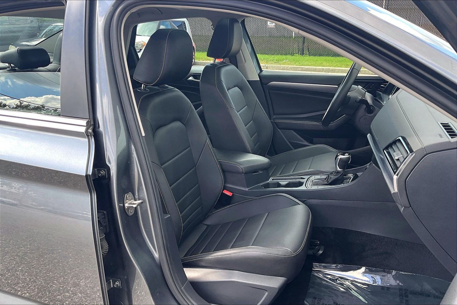 Used 2024 Volkswagen Jetta SE FWD image 9