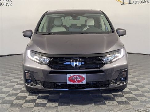 Used 2025 Honda Odyssey Touring image 3