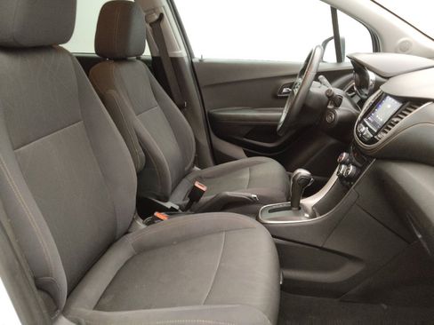 Used 2020 Chevrolet Trax LT FWD image 21