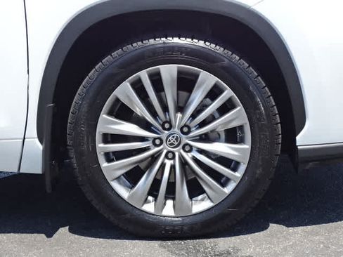 Used 2022 Toyota Highlander Platinum AWD/4WD image 7