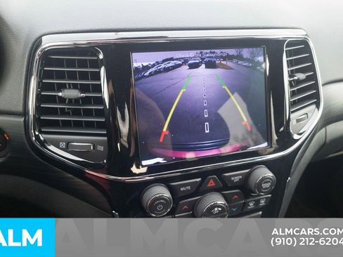 Used 2019 Jeep Grand Cherokee Altitude image 26