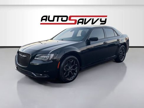 Used 2019 Chrysler 300 S image 3