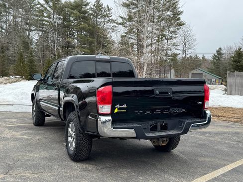 Used 2017 Toyota Tacoma SR5 image 5