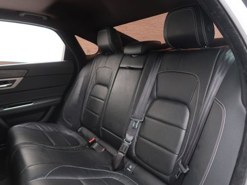 Used 2016 Jaguar XF S RWD image 41