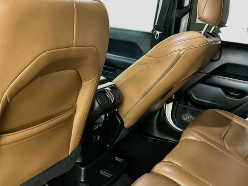 Used 2020 Jeep Wrangler Unlimited Sahara AWD/4WD image 28