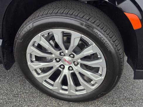 Used 2024 GMC Yukon Denali image 9