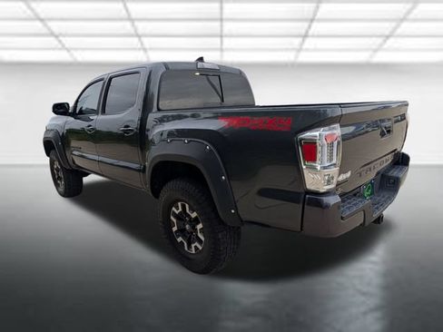 Used 2019 Toyota Tacoma TRD Off-Road w/ Technology Package AWD/4WD image 2
