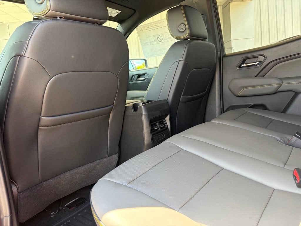 New 2026 Chevrolet Colorado ZR2 w/ Technology Package AWD/4WD image 18