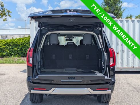Certified 2025 Ford Expedition Platinum AWD/4WD image 16