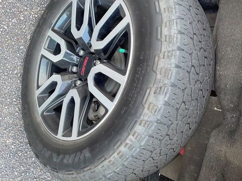 Used 2023 GMC Sierra 1500 AT4 w/ Technology Package image 5