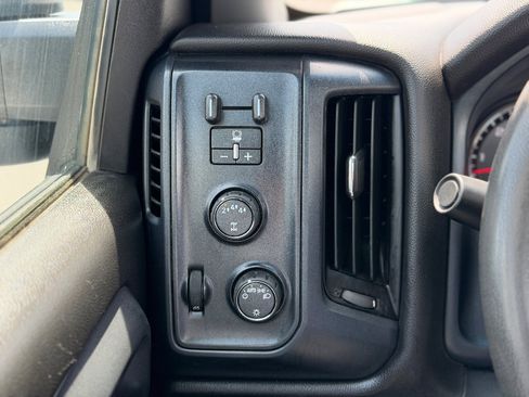 Used 2018 GMC Sierra 2500 4x4 Regular Cab image 3