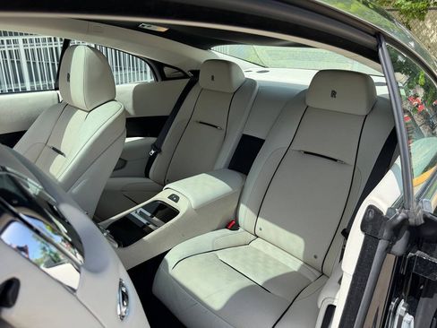 Used 2016 Rolls-Royce Wraith RWD image 24